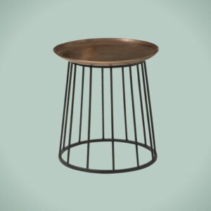 Iron side round table w alu top 41x41x43
Brass - black powder coating