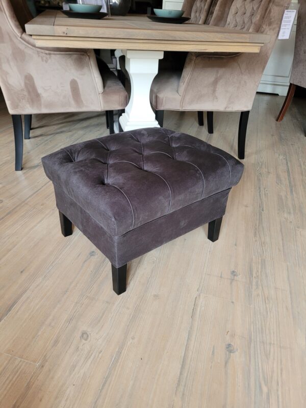 VOORRAAD: Hocker Capiton 60x50 cm