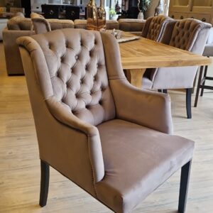 VOORRAAD: Eetkamerstoel Victoria Kleur Taupe (15 stuks op voorraad)